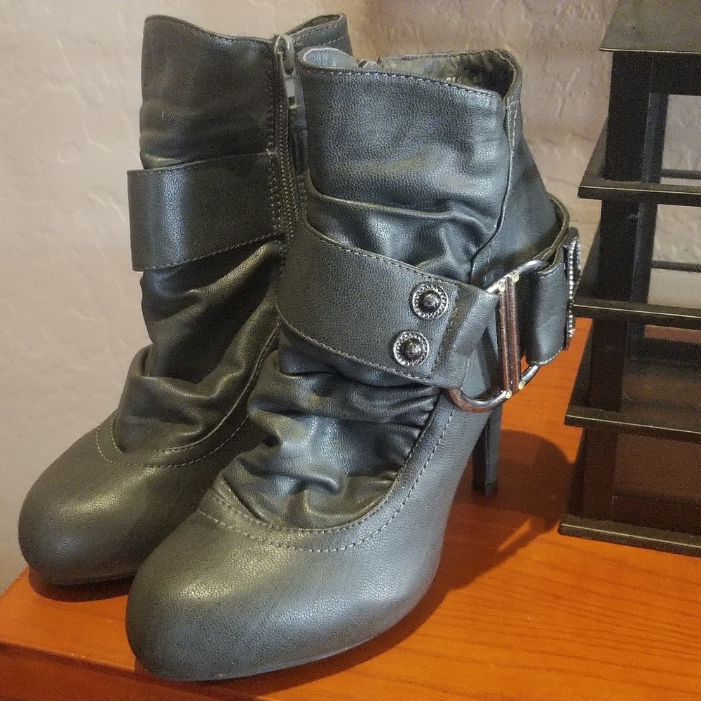 Anne Michelle Grey Boot